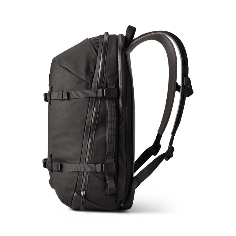 CROSSROADS® 27L BACKPACK IN BLACK