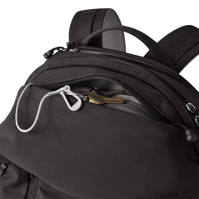 CROSSROADS® 27L BACKPACK IN BLACK